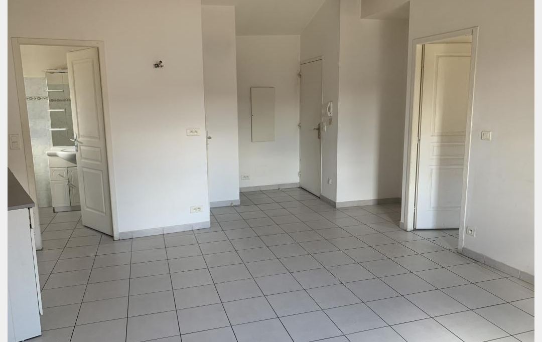 AGENCE TEMPLUM : Appartement | SORGUES (84700) | 38 m2 | 527 &euro; 
