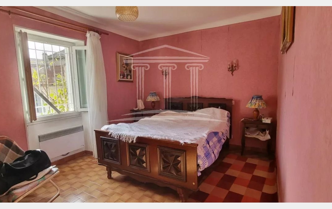 AGENCE TEMPLUM : Immeuble | SORGUES (84700) | 238 m2 | 199 000 &euro; 