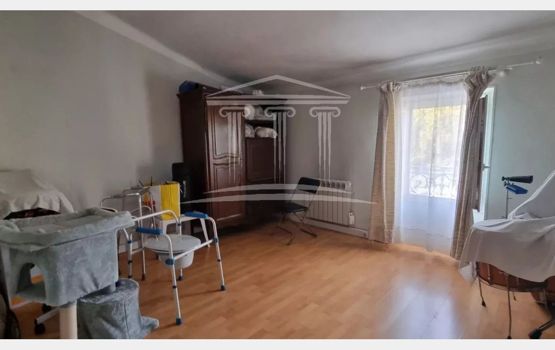 AGENCE TEMPLUM : Immeuble | SORGUES (84700) | 238 m2 | 199 000 &euro; 