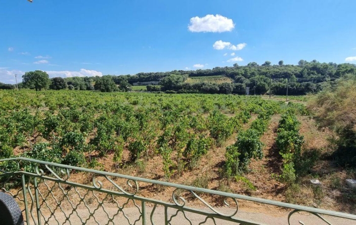Maison   CHATEAUNEUF-DU-PAPE  40 m2 696 € 