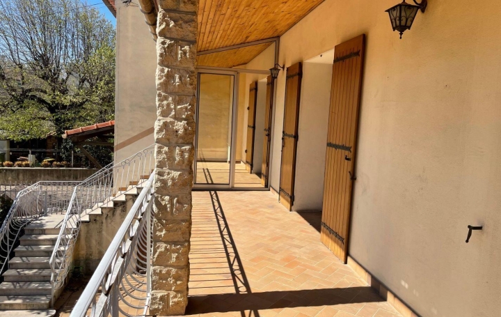 Appartement P3   SORGUES  111 m2 905 € 