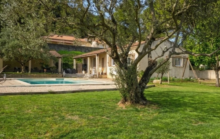 Maison   BEDARRIDES  105 m2 389 000 € 