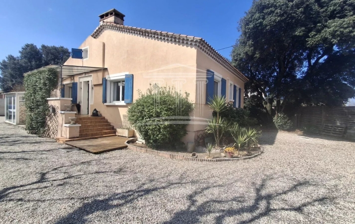 Maison   SORGUES  130 m2 450 000 € 