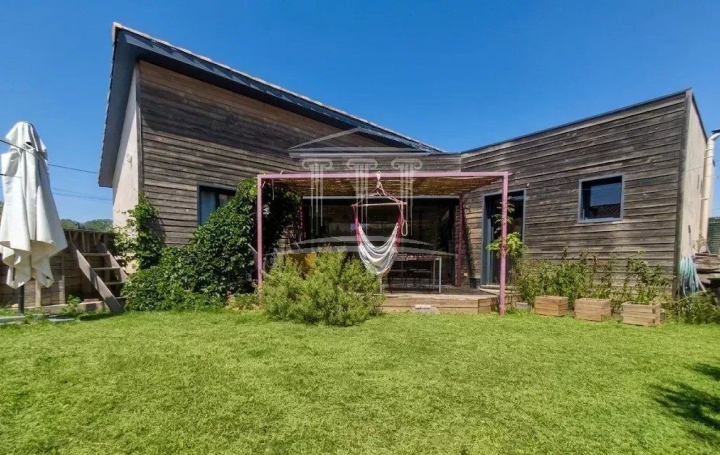 Maison   SORGUES  97 m2 285 000 € 