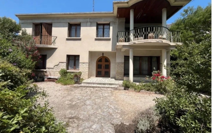 Maison   CARPENTRAS  202 m2 395 000 € 